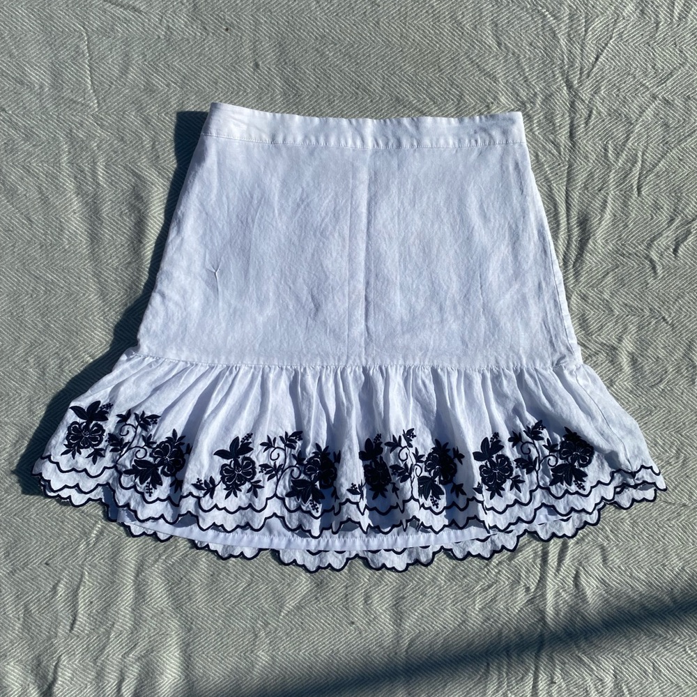 JCrew White floral skirt with elastic waistband with Floral Embroidery Size XS